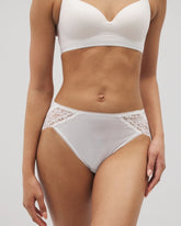 Soma / High-Leg Panty with Enchanting Lace OPTIC WHITE