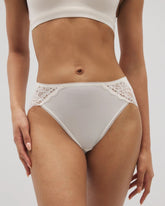 Soma / High-Leg Panty with Enchanting Lace IVORY