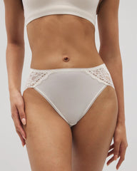Soma / High-Leg Panty with Enchanting Lace IVORY