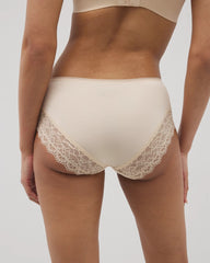 Soma / High-Leg Panty with Enchanting Lace PALE SAND