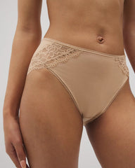 Soma / High-Leg Panty with Enchanting Lace WARM AMBER
