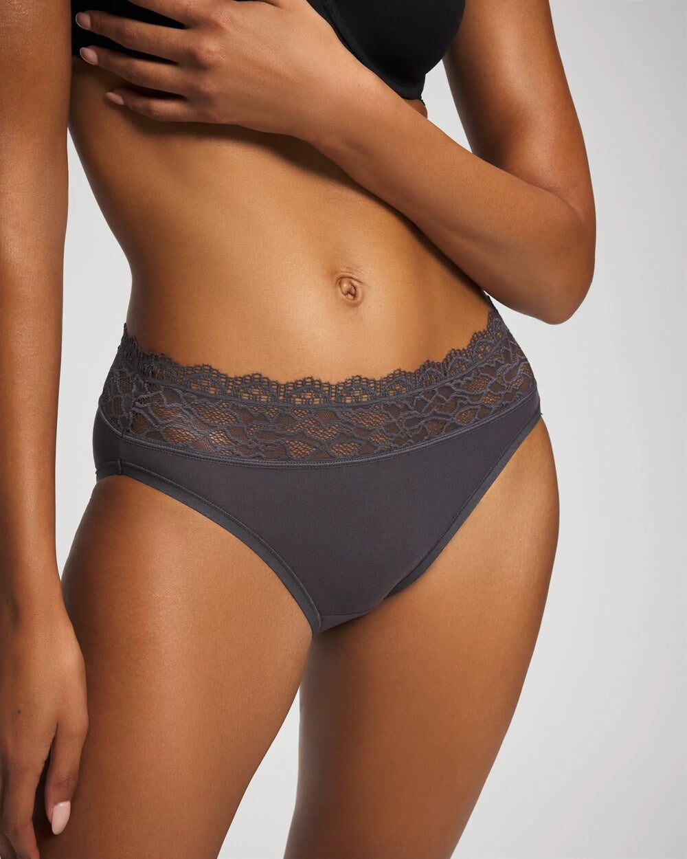 Soma / High-Leg Panty with Enchanting Lace GRAY INK