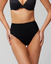 Soma / High-Waist Thong Panty With Lace BLACK