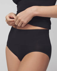 Soma / Seamless Ultralight Smoothing Brief BLACK