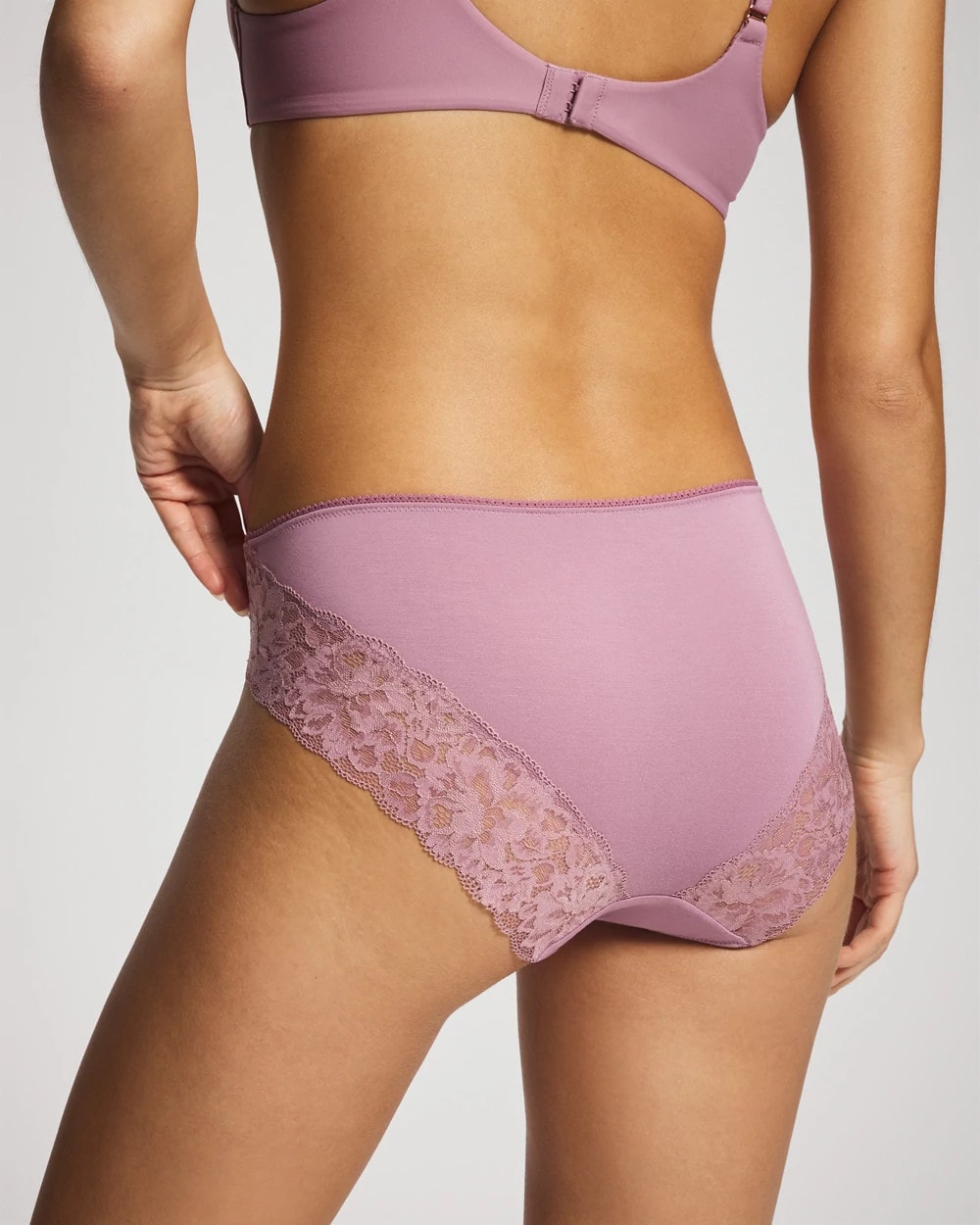 Soma / High-Leg Panty With Signature Lace BEACH PLUM
