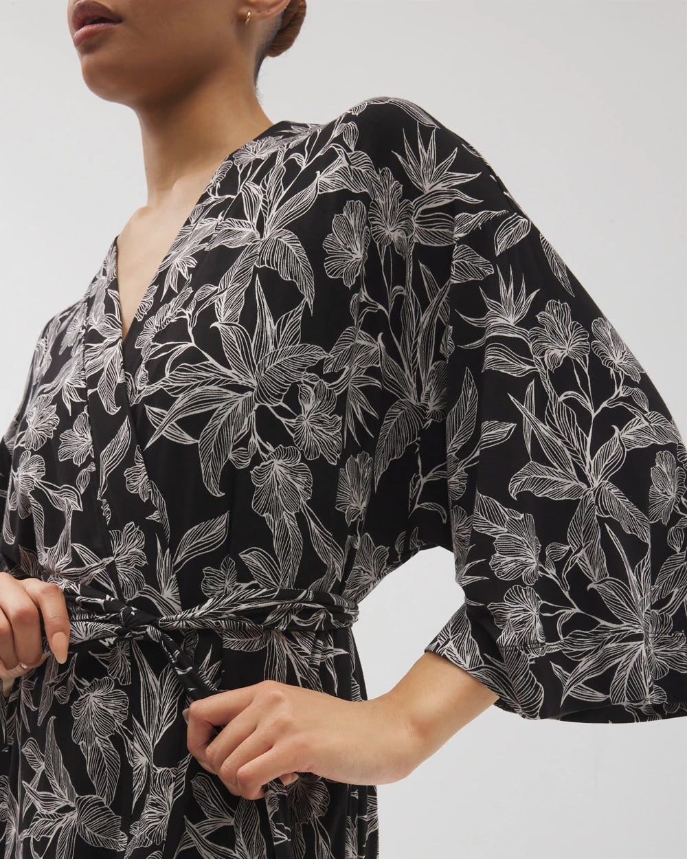 Soma / Short Robe PLUMERIA BLOOMS BLK CH