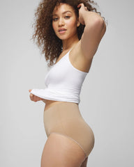 Soma / Seamless Ultralight Smoothing Brief ALMOND