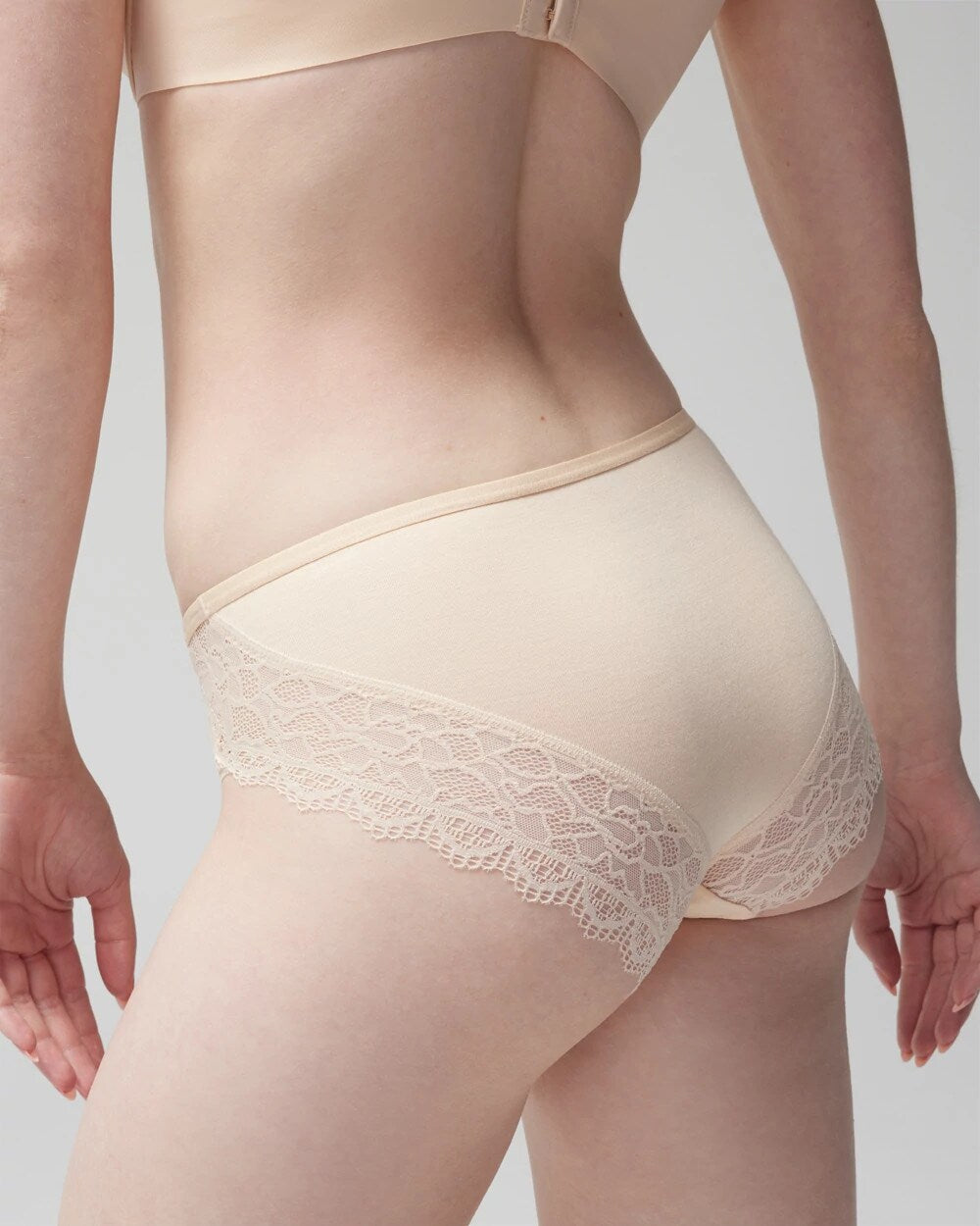 Soma / Hipster Panty with Enchanting Lace PALE SAND
