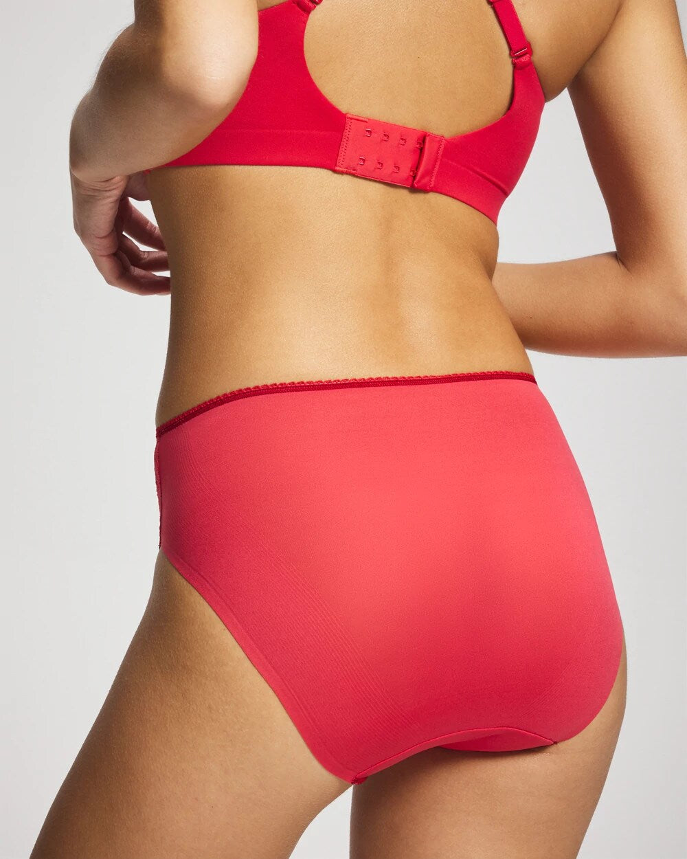 Soma / Edge High-Leg Panty with Lace HEARTS DESIRE