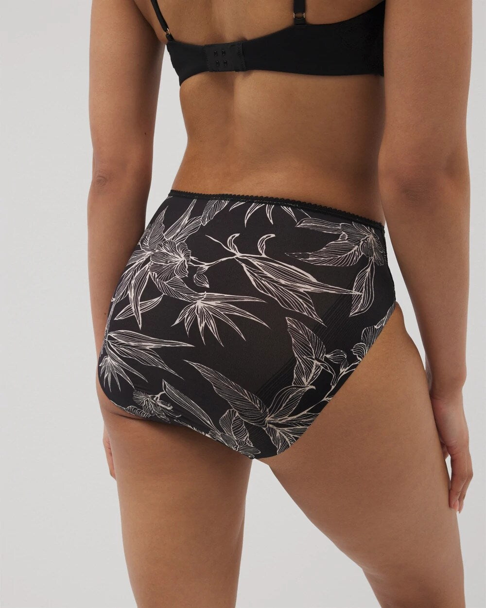 Soma / Edge High-Leg Panty with Lace PLUMERIA BLOOMS BLK CH