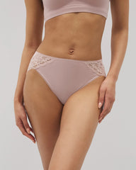 Soma / High-Leg Panty with Enchanting Lace ADOBE ROSE