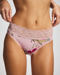 Soma / High-Leg Panty with Enchanting Lace FEATHERED FANCY MINI PINK