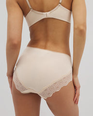 Soma / Embraceable High-Leg Panty with Crochet Lace PALE SAND