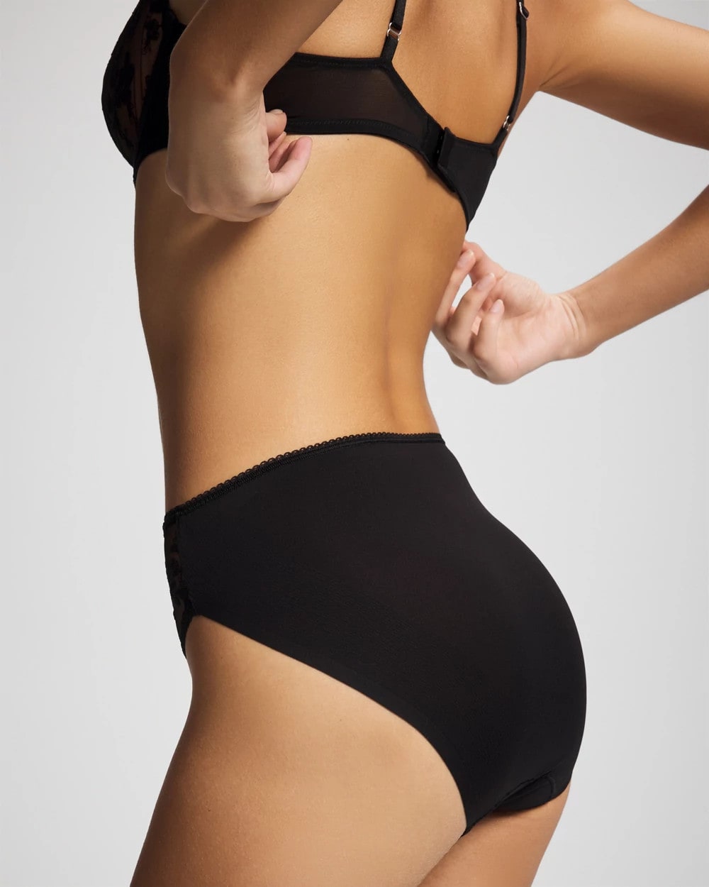 Soma / High-Leg Panty with Sensuous Embroidery BLACK