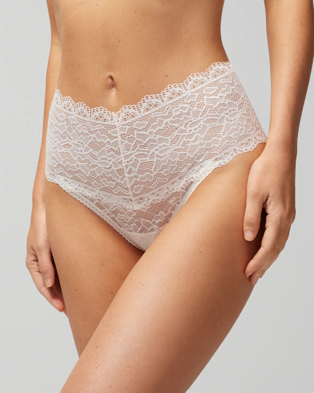 Soma / High-Waist Thong Panty with Enchanting Lace IVORY