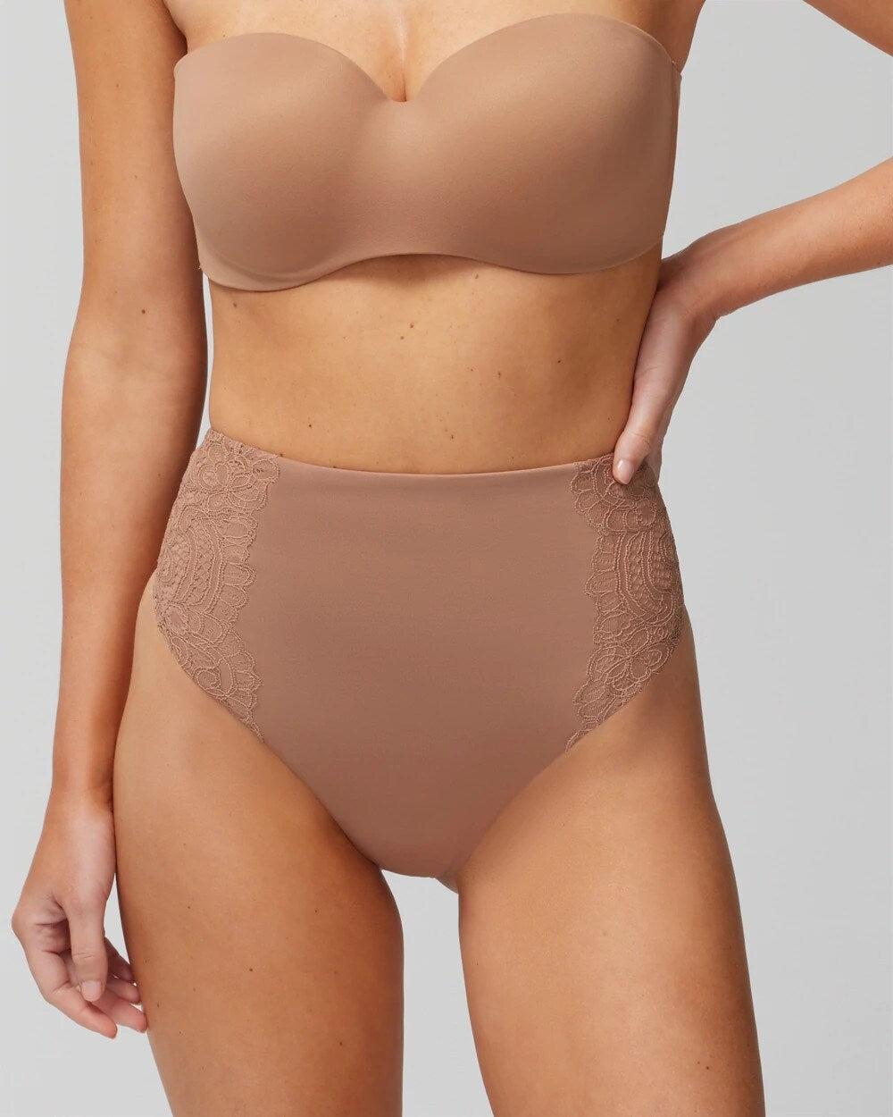 Soma / High-Waist Thong Panty With Lace WARM SIENNA