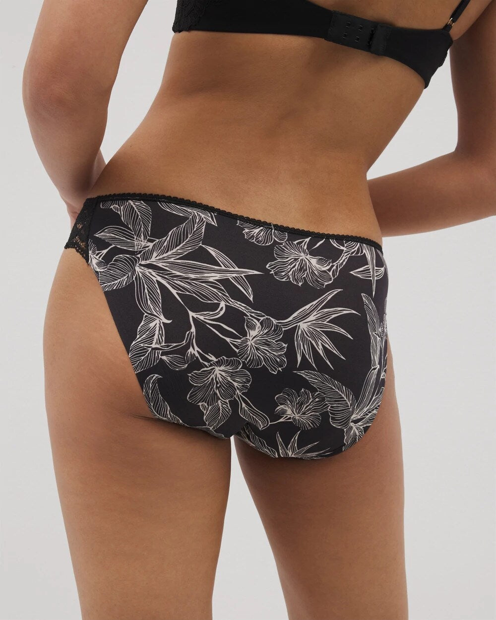 Soma / Edge Bikini Panty with Lace PLUMERIA BLOOMS BLK CH