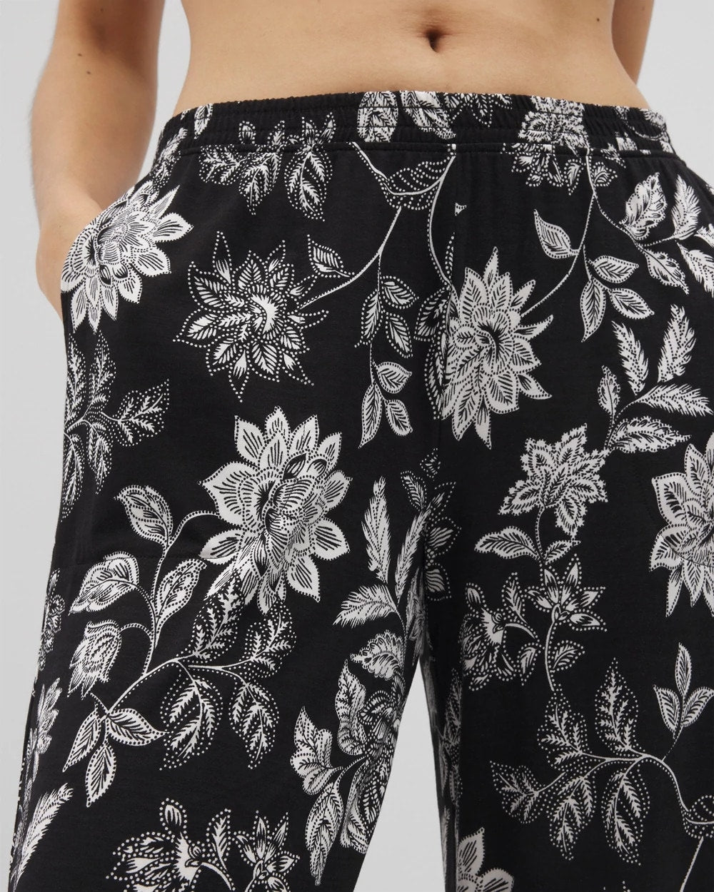 Soma / Cropped Pajama Pants MEANDERING GARDEN BLACK