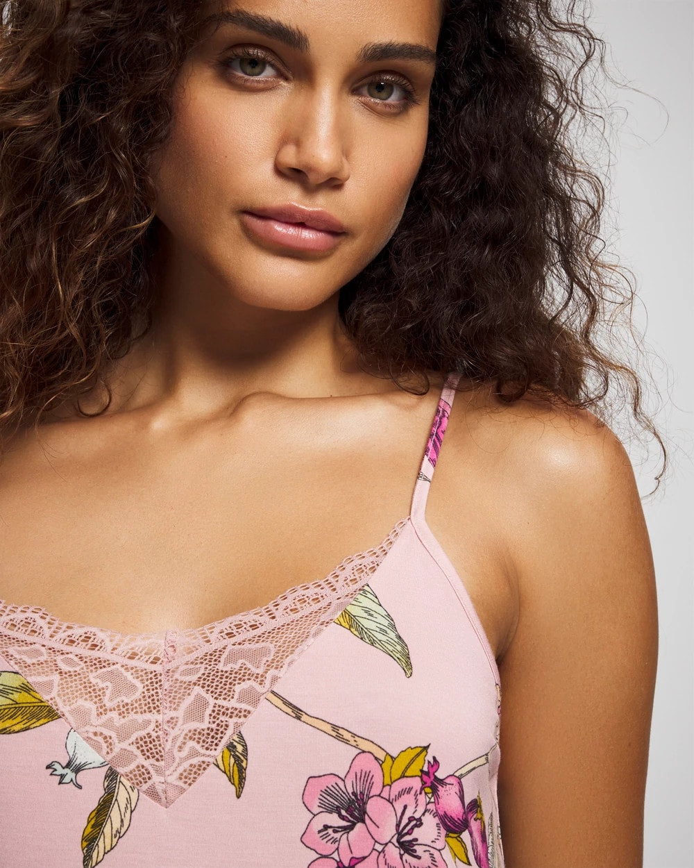 Soma / Lace Trim Chemise FEATHERED FANCY PINK