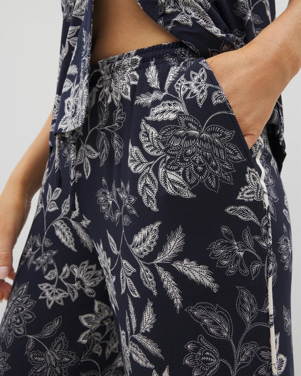 Soma / Piped Crop Pajama Pants MEANDERING GARDEN NAVY