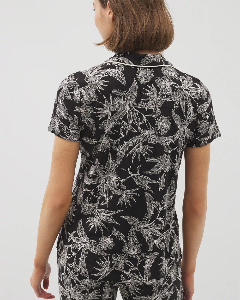 Soma / Piped Short Sleeve Notch Collar Pajama Top PLUMERIA BLOOMS BLK CH