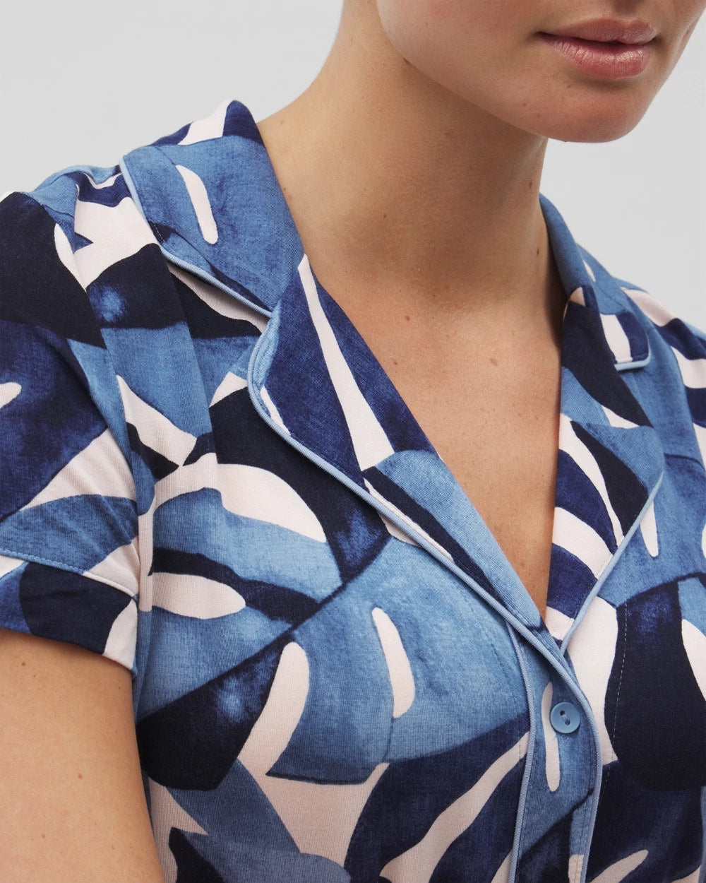 Soma / Piped Short Sleeve Notch Collar Pajama Top TROPICAL BREEZE SKY