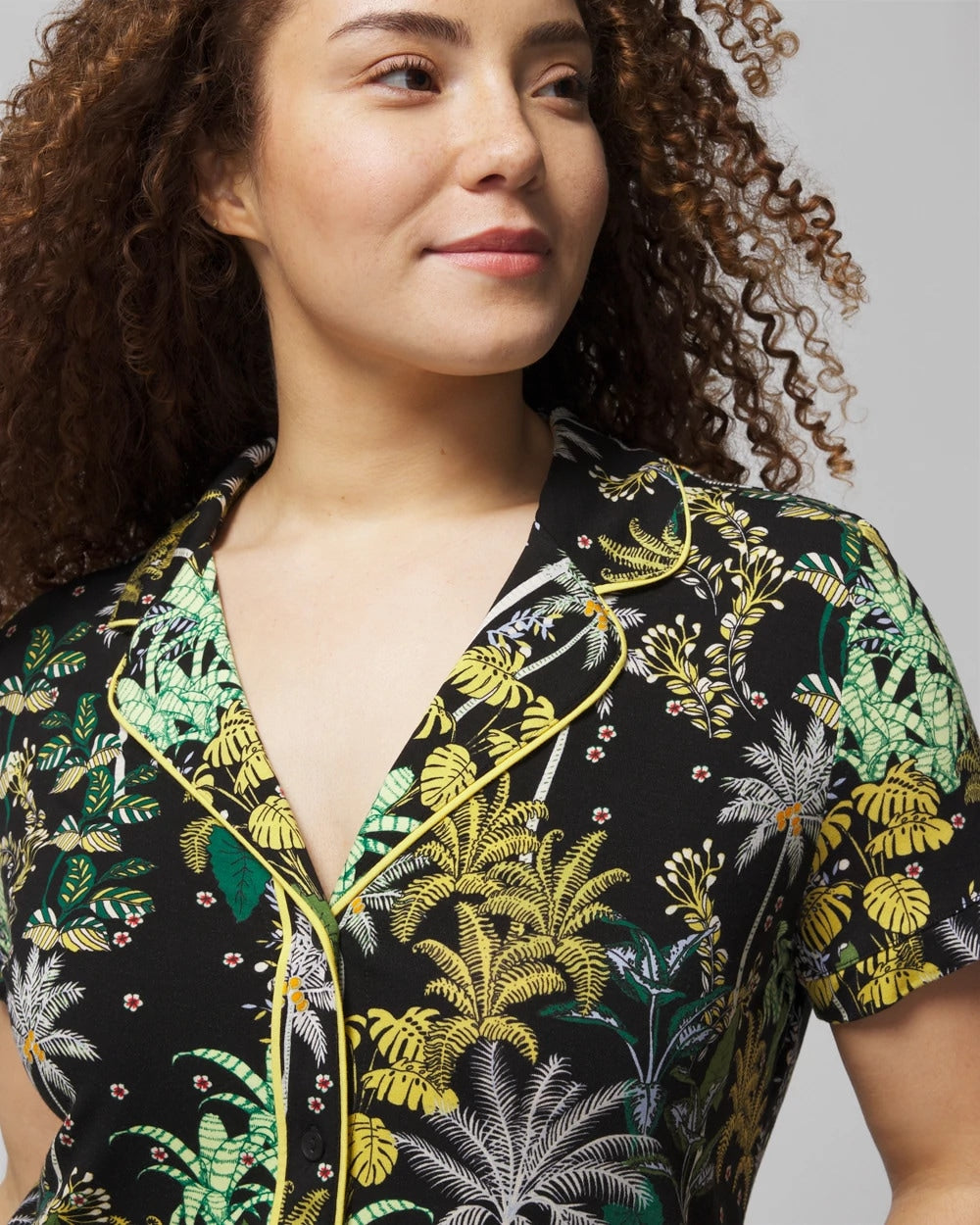 Soma / Piped Short Sleeve Notch Collar Pajama Top OASIS PALMS BLACK/WS