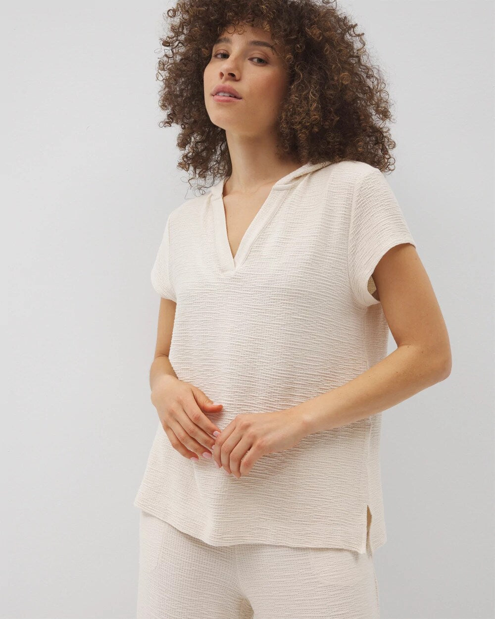 Soma / Crinkle Knit Short Sleeve V-Neck Hoodie PARCHMENT