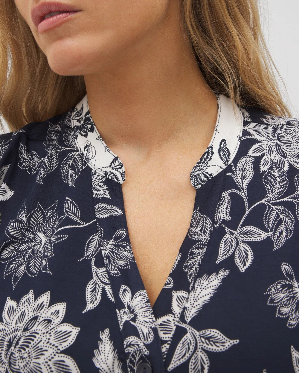 Soma / Mandarin Collar Short Sleeve Pajama Top MEANDERING GARDEN NAVY