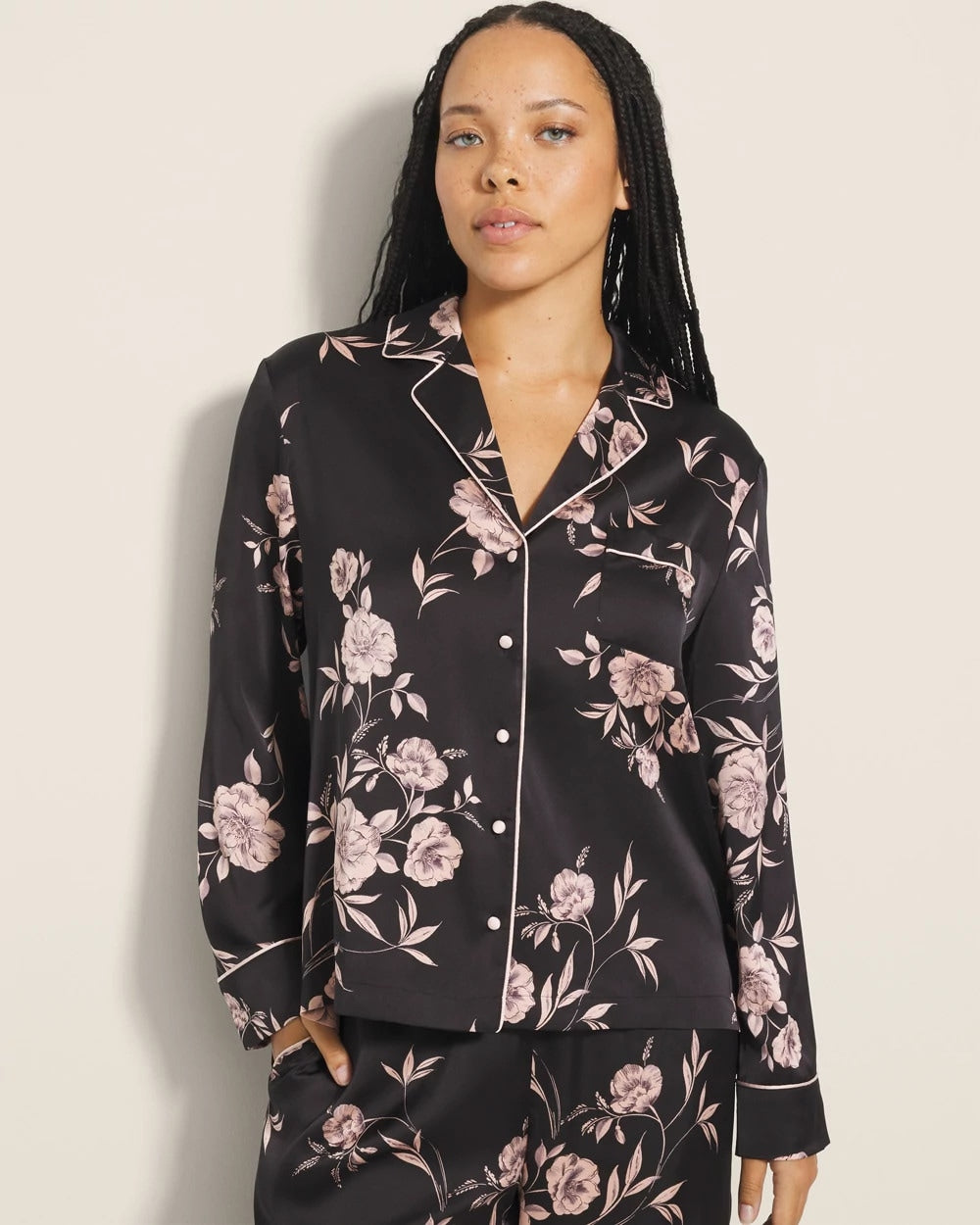 Soma / Long-Sleeve Notch Collar Pajama Top NOSTALGIA FLORA BLACK