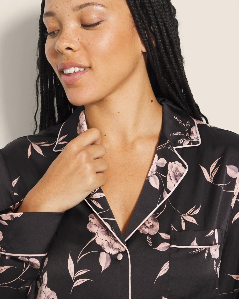 Soma / Long-Sleeve Notch Collar Pajama Top NOSTALGIA FLORA BLACK