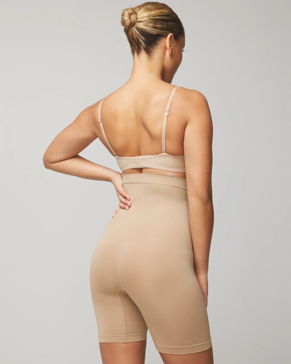 Soma / Mid-Level Shaping Seamless High-Waist Thigh Shaper ALMOND