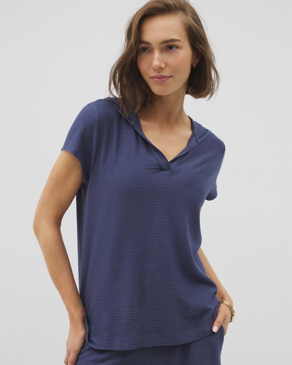 Soma / Crinkle Knit Short Sleeve V-Neck Hoodie LUNAR TIDE