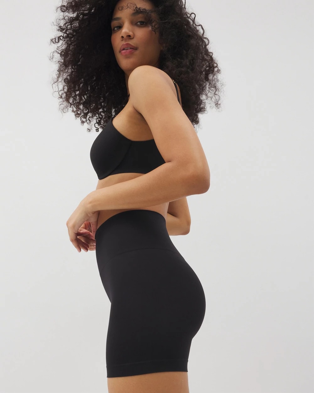 Soma / Mid-Level Shaping Seamless Shorts BLACK