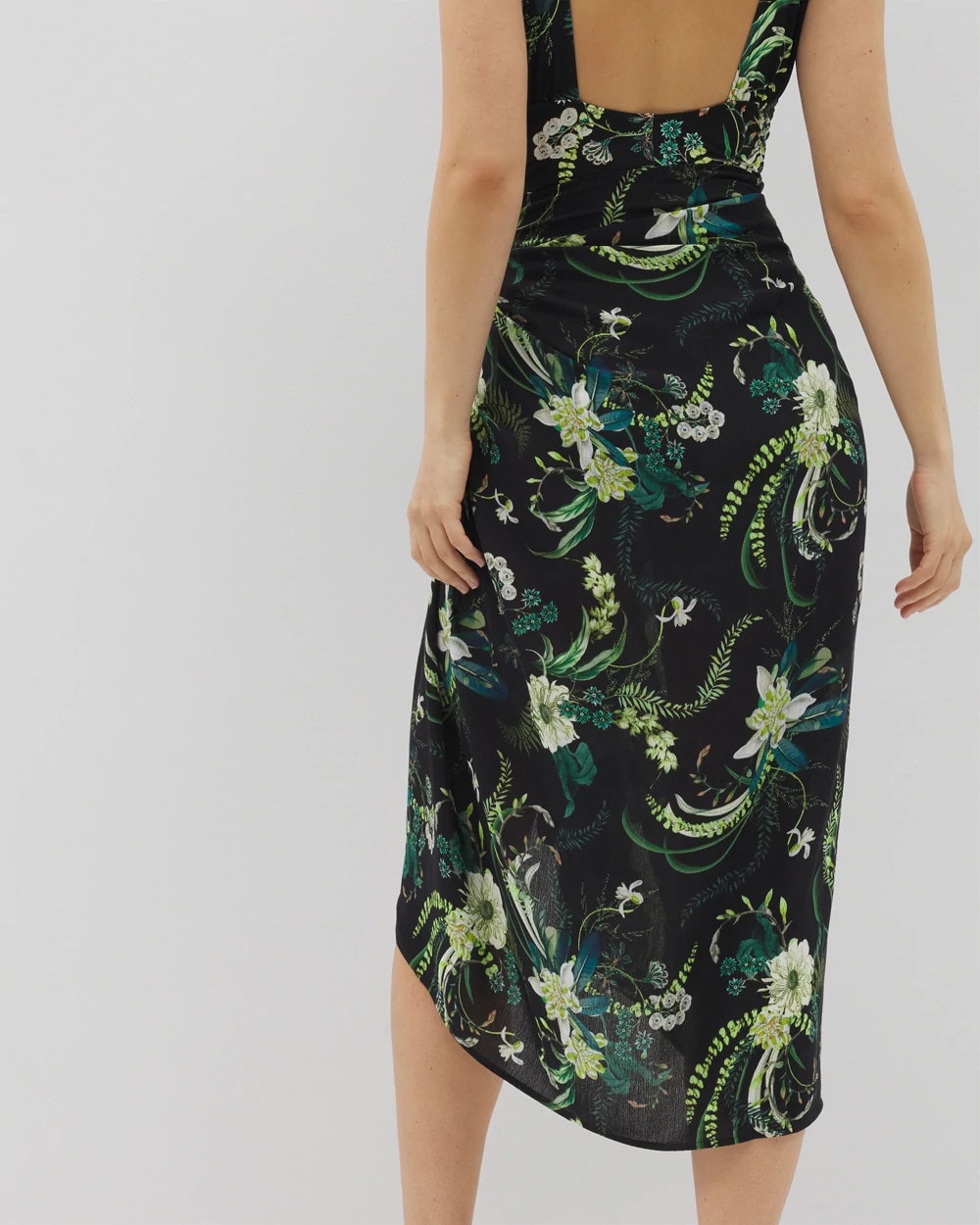 Soma / Rayon Crepe Pareo TROPICAL TWIST BLACK