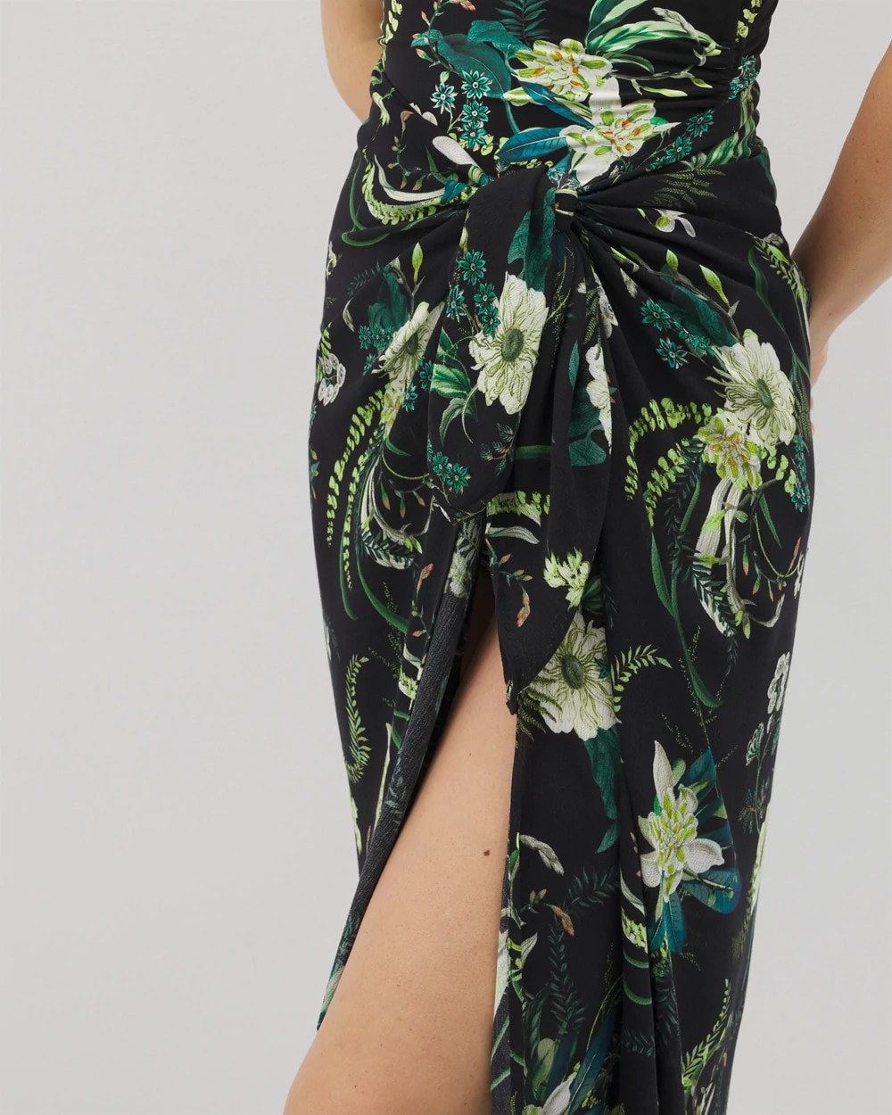 Soma / Rayon Crepe Pareo TROPICAL TWIST BLACK