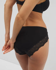 Soma / Embraceable High-Leg Panty with Crochet Lace BLACK
